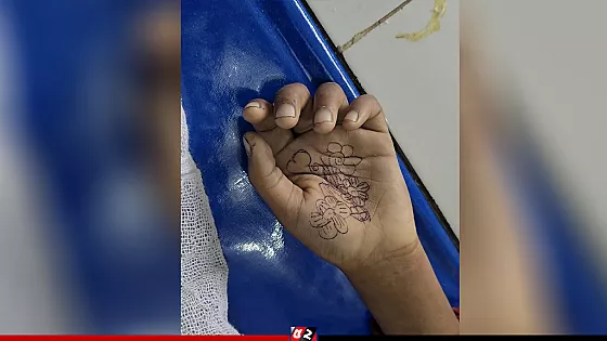 মাঠ থেকে ছাগল নিয়ে এসে মা দেখেন ঘরে ঝুলছে মেয়ের নিথর দেহ 