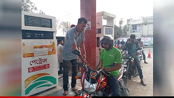 পাবনায় ফিলিং স্টেশনগুলোতে বিশাল লাইন, ক্রেতাদের সাথে বাকবিতণ্ডা