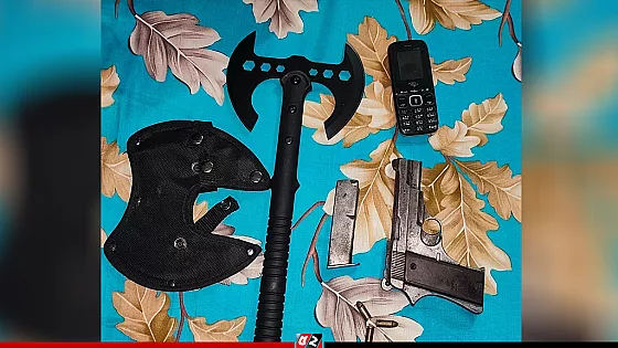 বিকাশ এজেন্টের টাকা ছিনতাই করে, পিস্তল ফেলে পালালো ছিনতাইকারীরা