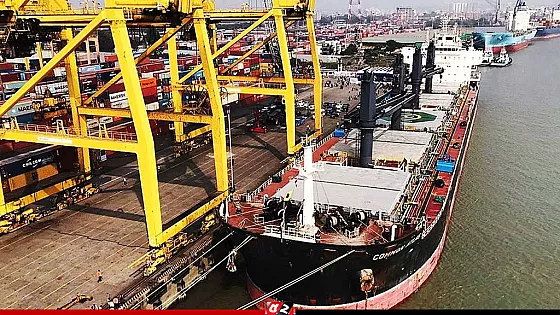 চট্টগ্রাম বন্দরে পৌঁছেছে ১৬টি জ্বালানি জাহাজ