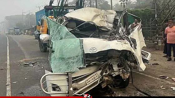 ঈদযাত্রায় মাইক্রোবাসের সিলিন্ডার বিস্ফোরণ, নিহত ৩