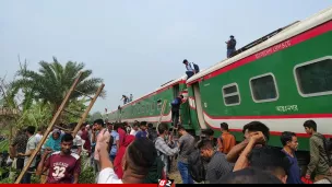 বগুড়ার ৯ বগিসহ ট্রেন লাইনচ্যুত