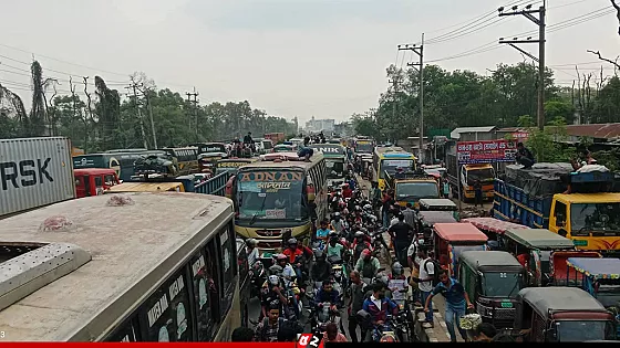 চন্দ্রা এলাকায় তীব্র যানজট, বাড়তি ভাড়ার অভিযোগ যাত্রীদের 