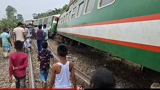 নীলসাগর এক্সপ্রেস উদ্ধার কাজ শুরু,  সহকারী স্টেশন মাস্টার বরখাস্ত