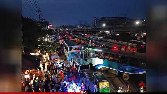 গাজীপুরে ২২ কি.মি. যানজট, বৃষ্টিতে বেড়েছে ভোগান্তি