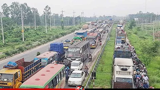 ঢাকা-টাঙ্গাইল মহাসড়কে ২০ কিলোমিটার যানজট, ভোগান্তিতে ঘরমুখো মানুষ