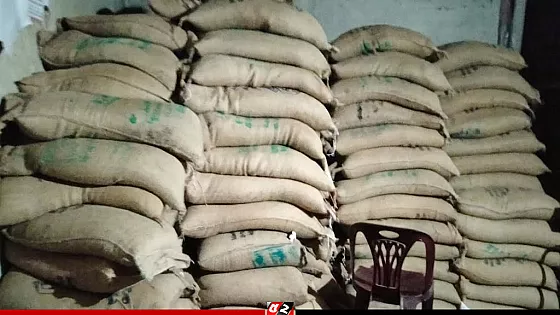কুড়িগ্রামে গুদাম থেকে বিপুল সরকারি চাল আটক