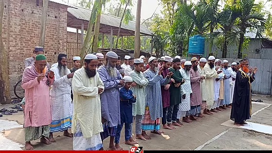 সৌদি আরবের সঙ্গে মিল রেখে কুড়িগ্রামে ছয় গ্রামে ঈদের জামাত অনুষ্ঠিত 