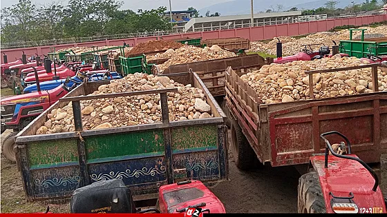 যৌথ অভিযানে ৩৯ ট্রাক্টর পাথর জব্দ, আটক ৬