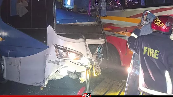 বাস-অ্যাম্বুলেন্স-মোটরসাইকেলের ত্রিমুখী সংঘর্ষ, নিহত ৩