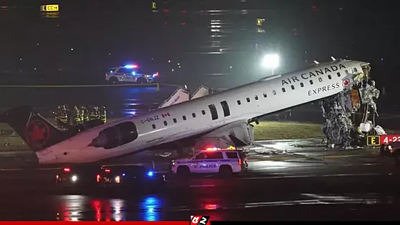 নিউইয়র্কে বিমান-ফায়ার ট্রাক সংঘর্ষে দুই পাইলট নিহত, আহত ৪১