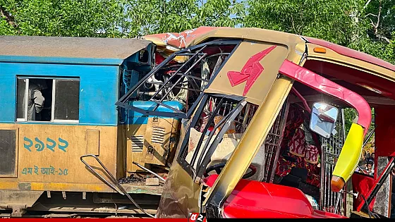 কুমিল্লায় ১২ জন নিহতের ঘটনায় দুই গেটম্যানের বিরুদ্ধে মামলা