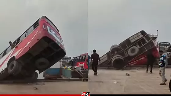 দৌলতদিয়ায় ফেরিতে ওঠার সময় বাস উল্টে নদীতে, বহু হতাহতের আশঙ্কা