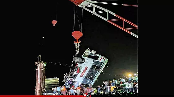পদ্মায় বাসডুবির ঘটনায় নিহত বেড়ে ২৬   