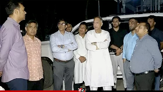 গভীর রাতে ডিপোতে হঠাৎ উপস্থিত জ্বালানি মন্ত্রী, তেল সরবরাহে কঠোর বার্তা