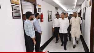  সচিবালয়ে আকস্মিক পরিদর্শনে প্রধানমন্ত্রী