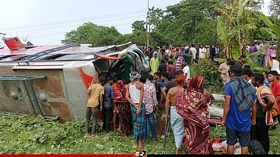 মোটরসাইকেল-অটোরিকশাকে বাস চাপা, নিহত ১