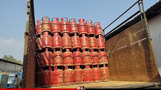কৃত্রিম সংকটে আকাশছোঁয়া এলপিজির দাম, জনদুর্ভোগ চরমে