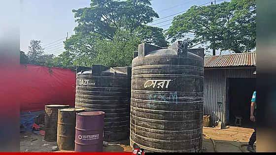 সিরাজগঞ্জে অবৈধভাবে মজুদ করা ২১০০ লিটার ডিজেল জব্দ