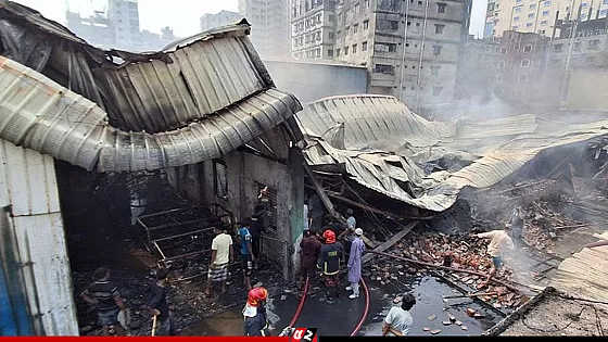 গ্যাসলাইটার কারখানায় আগুন : ৫ মরদেহ উদ্ধার