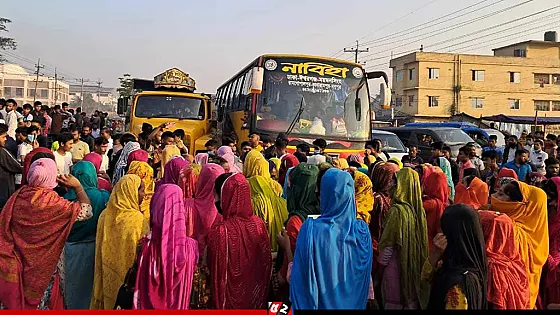 গাজীপুরে মহাসড়ক অবরোধ করে শ্রমিকদের বিক্ষোভ