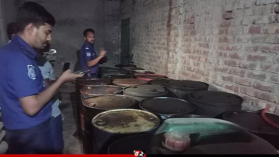 মজুত করা ৪৩০০ লিটার ডিজেল জব্দ,ব্যবসায়ীক জরিমানা 