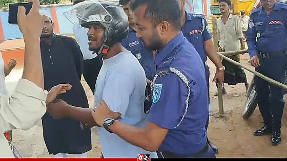 তেল নিতে এসে নির্দেশনা না মেনে পুলিশের ওপর চড়াও ২ বাইকার