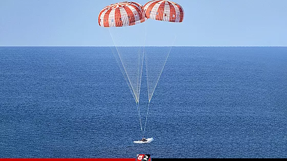 চন্দ্রাভিযান শেষে নিরাপদে পৃথিবীতে ফিরেছেন নভোচারীরা