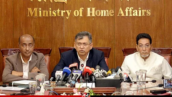 সংসদের বাইরে বিরোধী দল ভুল তথ্য উপস্থাপন করছে : স্বরাষ্ট্রমন্ত্রী