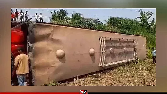 ফরিদপুরে ভয়াবহ সড়ক দুর্ঘটনায় নিহত ১, আহত ২৫