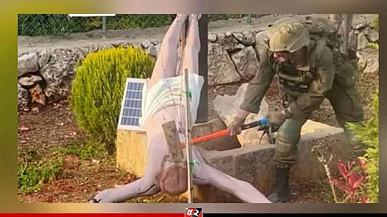 হাতুড়ি দিয়ে যিশু খ্রিস্টের মূর্তি ভাঙলেন ইসরাইলি সেনা, ক্ষোভে ফুঁসছে বিশ্ব