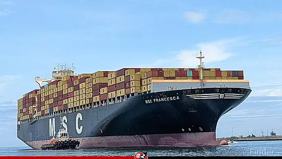 হরমুজে আটক দুই জাহাজকে ইরানের উপকূলে পাঠালো আইআরজিসি