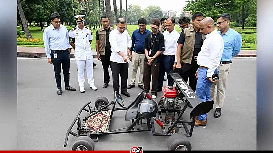 তরুণের তৈরি রেসিং কারে মুগ্ধ প্রধানমন্ত্রী 
