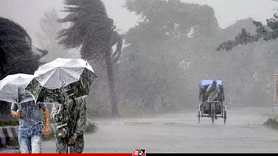 তিন বিভাগে ভারী ও সারাদেশে বজ্রবৃষ্টির পূর্বাভাস