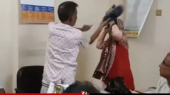 অধ্যক্ষের কক্ষে মারধরের ঘটনায় সেই শিক্ষিকা বহিষ্কার