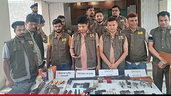 গোয়েন্দা পুলিশের অভিযানে অস্ত্র-গুলিসহ আটক ৩