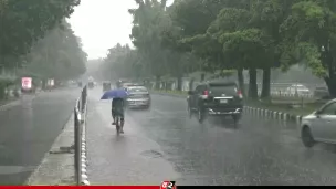 সাতসকালে রাজধানীতে ঝুম বৃষ্টি