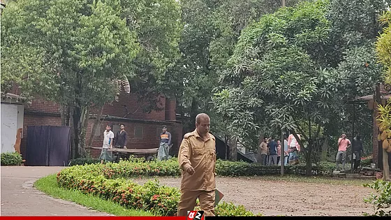 মে দিবসেও থামেনি চাকা,  কারখানায় চলছে কাজ!