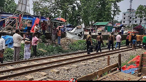 সংবাদ প্রকাশের ২৪ ঘণ্টার মধ্যেই উচ্ছেদ অভিযান, রেলের জমি উদ্ধারে মাঠে কর্তৃপক্ষ