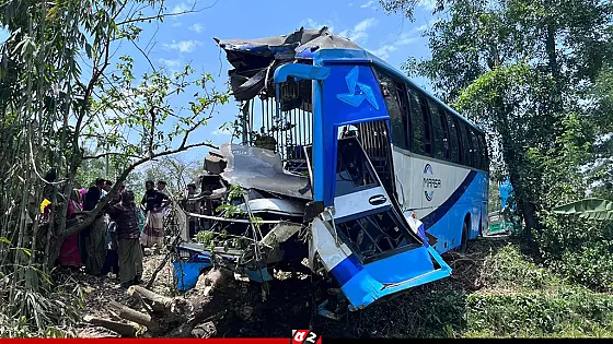 দুই বাসের মুখোমুখি সংঘর্ষে নিহত বেড়ে ৩