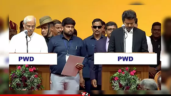 তামিলনাড়ুর মুখ্যমন্ত্রী হিসেবে শপথ নিলেন বিজয়, উচ্ছ্বাসে ভাসল চেন্নাই