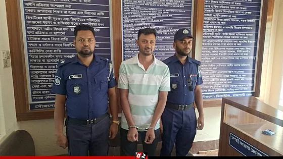 বিদেশি নাগরিককে হেনস্তা, টিকটকার গ্রেপ্তার