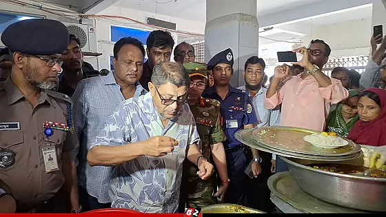 আকস্মিক হাসপাতাল পরিদর্শনে গিয়ে স্বাস্থ্যমন্ত্রীর ক্ষোভ, বরখাস্ত ১