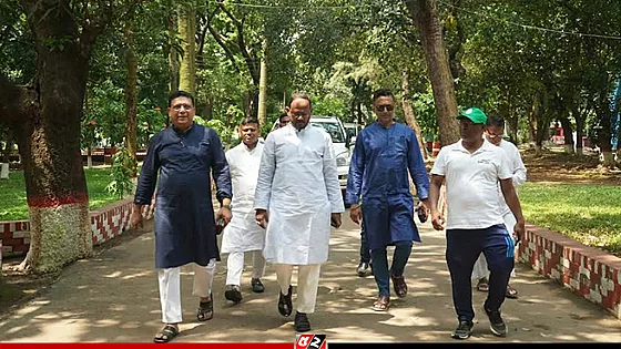 আকস্মিক চিড়িয়াখানা পরিদর্শনে মৎস্য ও প্রাণিসম্পদ প্রতিমন্ত্রী