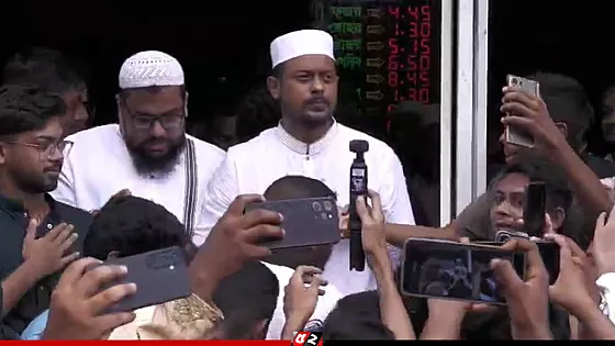 ঝিনাইদহে নাসির উদ্দিন পাটোয়ারীর ওপর ডিম নিক্ষেপ