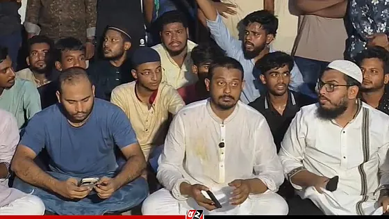 নাসীরুদ্দীন পাটওয়ারীর ওপর হামলার ঘটনায় মামলা না নেয়ায় থানার সামনে অবস্থান 