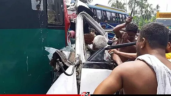 ফরিদপুরে বাস-অ্যাম্বুলেন্স মুখোমুখি সংঘর্ষে নিহত ৫