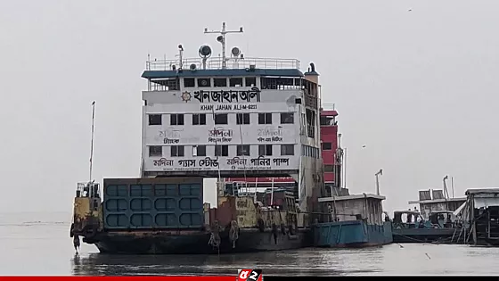 দৌলতদিয়া-পাটুরিয়া নৌরুটে ফেরি চলাচল বন্ধ
