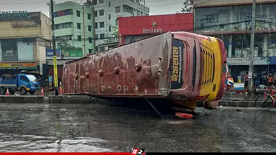 রাজধানীতে বাস দুর্ঘটনায় নিহত ৪, আহত ১০