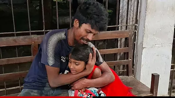 নরসিংদীতে বাবা-মেয়ের সামনে ট্রেনের ধাক্কায় প্রাণ গেল মা-ছেলের